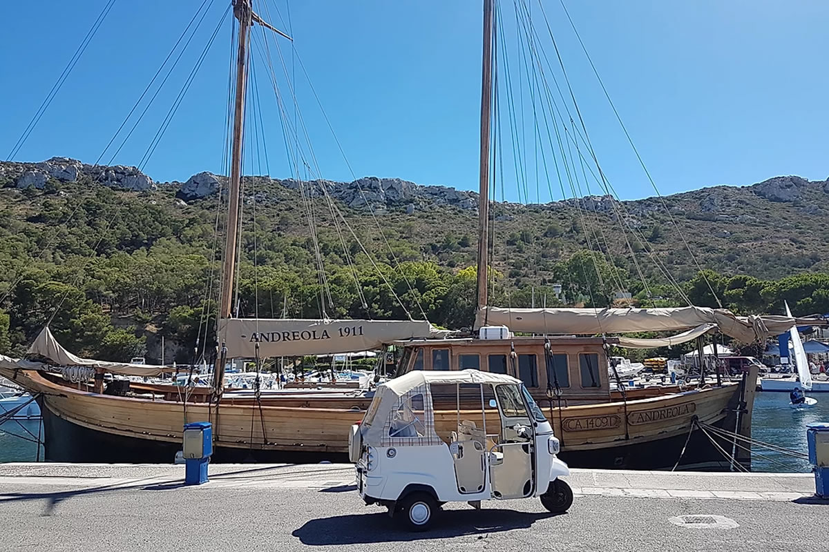 Tour Cagliari by Ape Piazza Italia Costarei