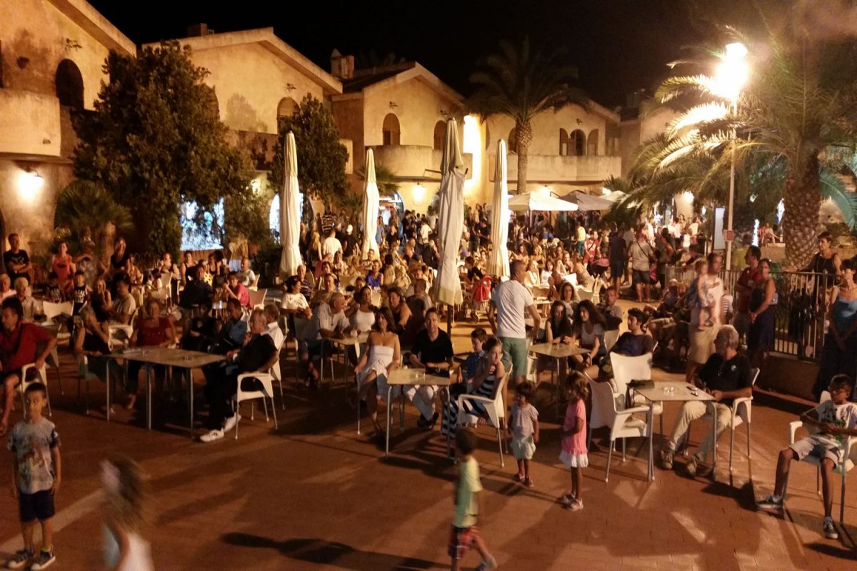 Galerie de photos et vidéo Costa Rei Piazza Italia Costarei